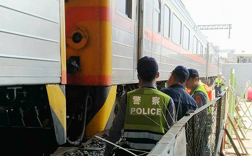 疑翻越圍籬作業  工人遭自強號撞死