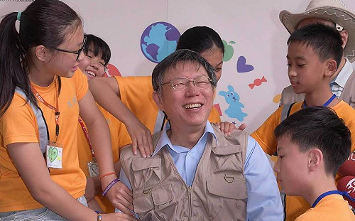 呂秀蓮 : 民進黨寧找「外星人」也不找我和姚文智 柯P妙回：外星人也是人