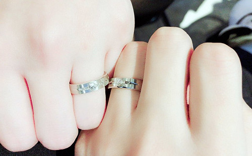 《鬥陣特攻》EFFECT網上曬對戒 傳與女友甜蜜結婚