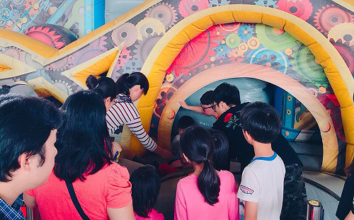 新北歡樂CAR氣墊樂園今登場 小朋友搶進超嗨