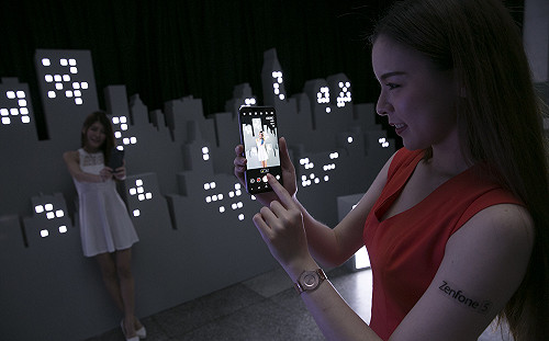 懂得自己學習！ASUS首款AI手機問世