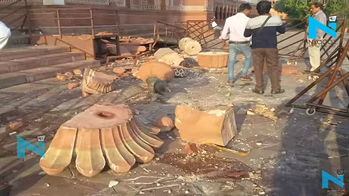 天啊！狂風雷雨交加 泰姬瑪哈陵門柱倒榻