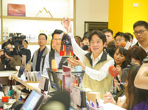 沒有僭越喔！花2096元買花蓮土產 賴揆：總統比較有購買力