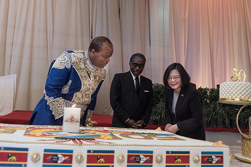 史瓦濟蘭國王50大壽   蔡總統陪同切蛋糕