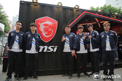 閃電狼陪粉絲打《絕地求生》！Kmomo自暴：我超會翻車