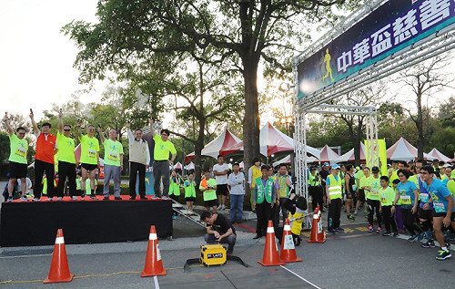 第三屆中華盃慈善星光夜跑 億載金城熱鬧登場
