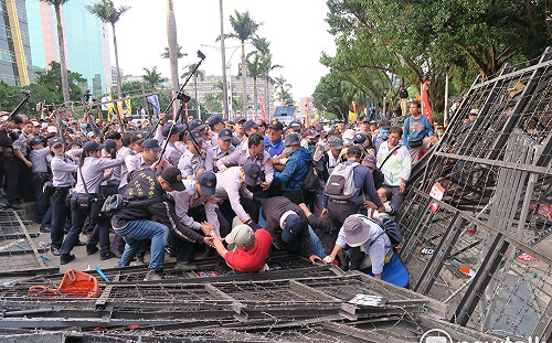 八百壯士強佔醫院 衛福部：嚴厲譴責阻礙就醫