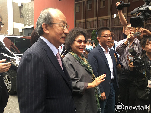 上任府秘後首赴立院  陳菊拜會民進黨團溝通軍改