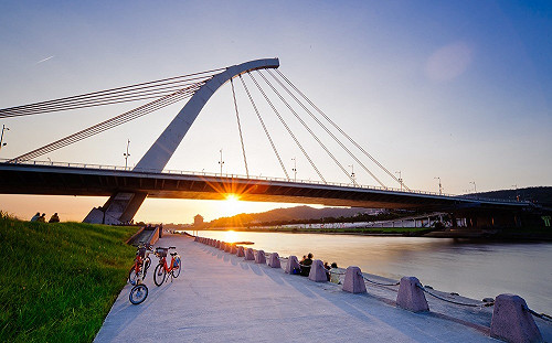 東北風影響早晚偏涼 中南部留意紫外線高空品差