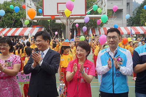 中市石岡國小校慶 市長選戰三要角難得同台