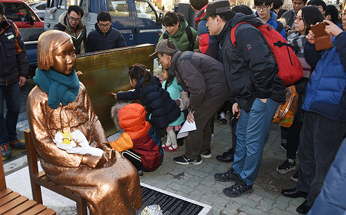 日領事館前欲擺奴工銅像 南韓抗議民眾與警衝突