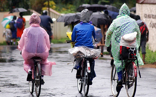 又有颱風？4熱低壓盤旋近關島的恐形成颱風