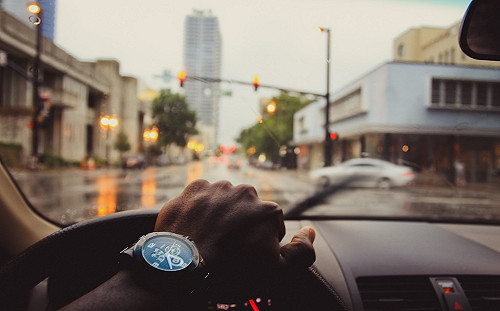 駕駛注意！兩段式開車門 終結機車撞門悲劇