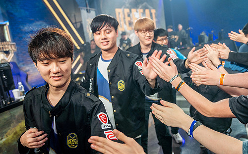 英雄聯盟季中賽》閃電狼六連勝獨佔鰲頭！ Betty大讚Hanabi表現