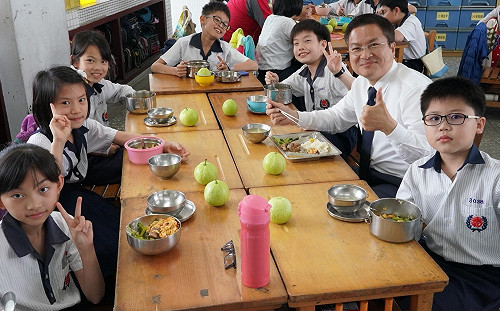 綠能稅收入縣庫 魏明谷：優先照顧學童營養