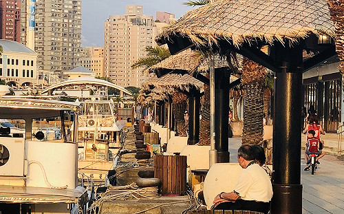 全新草屋涼亭配夕陽超好拍！漁人碼頭hen愜意