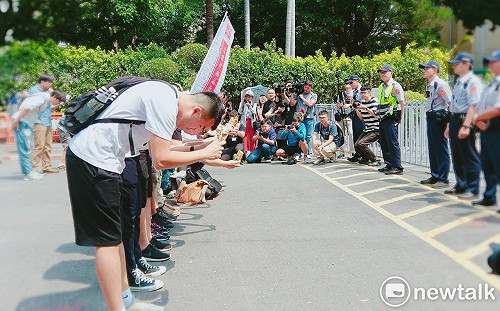 對不起，是我拉低了平均薪資！青年怒吼：請鬼開藥方