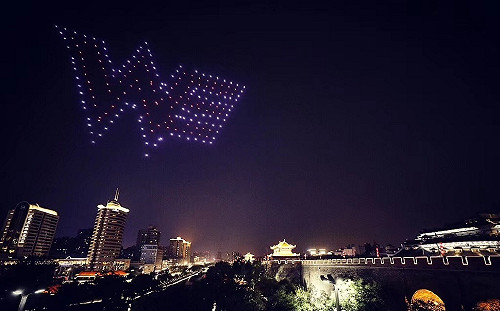 《英雄聯盟》WE進駐西安主場 百架無人機表演超炫目(影)