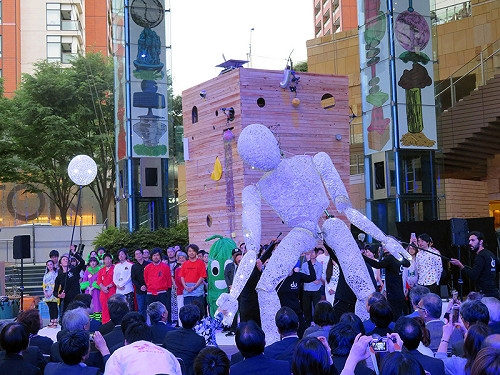 蘇佳星作品矗立東京橋墩 六本木藝術夜創舉