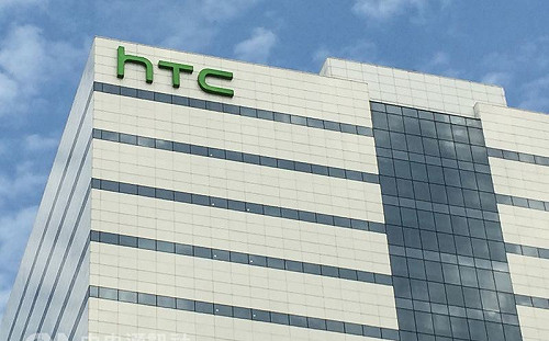 疑造假手印簽違法契約 菲籍移工抗議宏達電