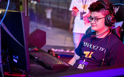 新生橋下鐵籠內大戰電競！ tom60229霸氣壓制全場