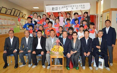 在臉書「蕉」代並無促銷不力  謝長廷：我只能長嘆