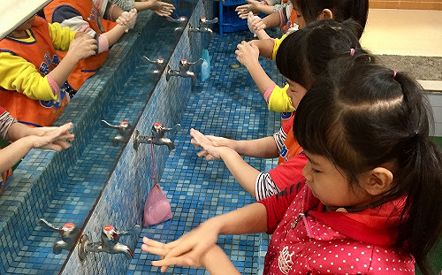 新北進入腸病毒流行期！衛生局籲：生病別上課