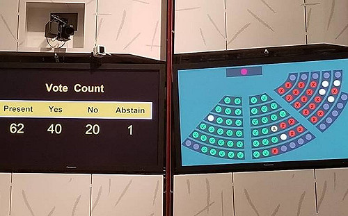 港立法會主席強驅泛民議員  蠻橫通過一地兩檢