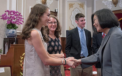 接見非洲蚊帳大使 蔡英文盼協助人類遠離瘧疾威脅