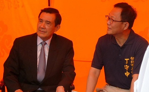 出席行動佛殿 馬英九、丁守中互動頻繁引人聯想 