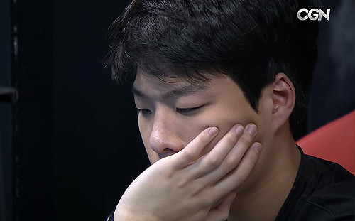 《英雄聯盟》隊友致命失誤慘遭逆轉  Smeb賽後崩潰抱頭