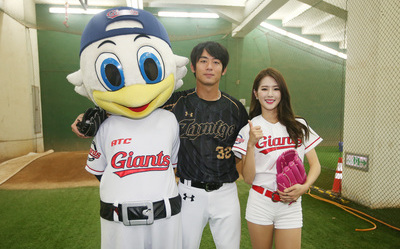 女神駕到！韓職啦啦隊長朴騏良開球  辣年糕趴球迷超嗨