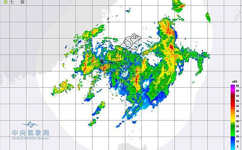南台灣雨勢持續 東沙島熱低壓恐形成第七號颱風