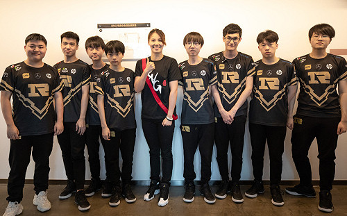 《英雄聯盟》RNG啟用主場！「洪荒少女」傅園慧親站台