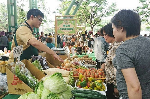 各類蔬果通通有！花博農民市集農家美食、蔬果一次滿足