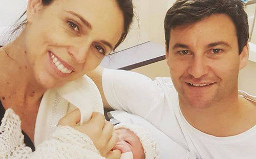 紐西蘭總理產女  巧與全球首位任內生產女領袖同生日