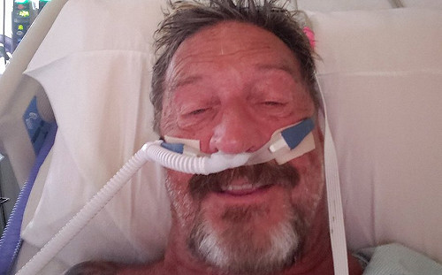 科技富豪邁克菲：遭人下毒  昏迷兩天