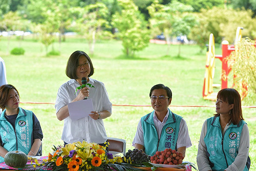 墓仔埔變身公園！蔡英文讚草屯植物公園有創意