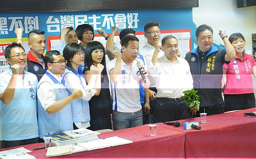 洪耀福爆侯友宜施壓媒體高層  侯批：他常吃我豆腐！