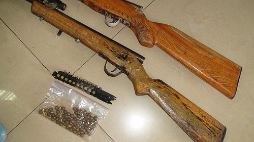 看見目光一閃以為是獵物 男子開槍誤殺女友