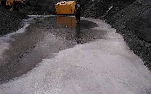 趁豪雨夜排廢氣廢水 高雄環保局開罰2業者