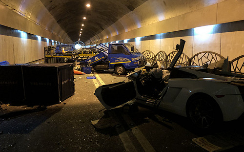 藍寶堅尼撞車影片曝光  同行網友：約跑山才剛出發就出事 (影)