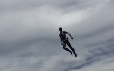 假人真翻滾？！迪士尼研發特技機器人帥氣十足