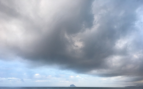 北海岸天空已烏雲密布！「瑪莉亞」暴風圈快速逼近中