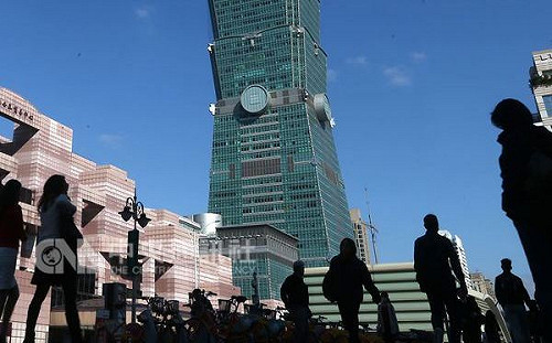 颱風瑪莉亞來勢洶洶 台北101購物中心提前打烊