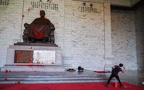 中正紀念堂遭潑漆 文化部：年底前提轉型草案