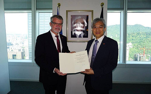 台灣第一人！曾梓峰任德國在台協會駐高雄名譽代表