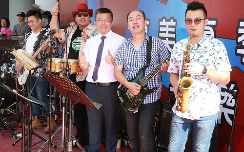 高美濕地遊客中心停車場試營運   蔡其昌：世界級景點