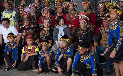 達魯瑪克部落公民電廠驚艷 蔡英文：全台再生能源典範