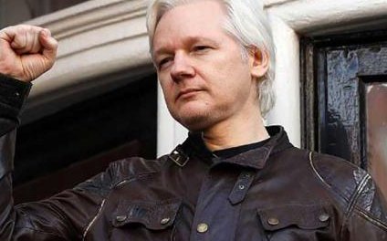 厄瓜多總統訪倫敦  疑準備將亞桑傑交給英國警方